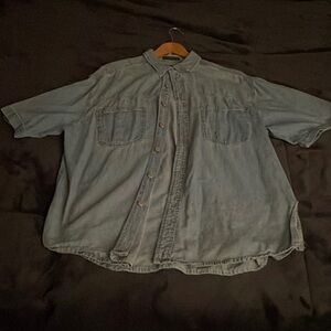 XL short-sleeved denim button up shirt from Wrangler Hero.